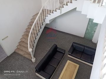 Rumah besar lokasi terbaik dan strategis di Surya Setra