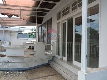 Rumah besar lokasi terbaik dan strategis di Surya Setra