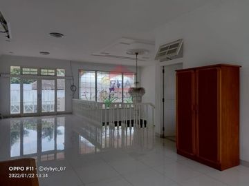 Rumah besar lokasi terbaik dan strategis di Surya Setra