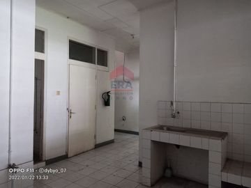 Rumah besar lokasi terbaik dan strategis di Surya Setra