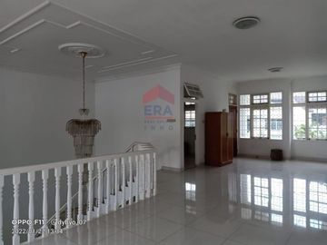 Rumah besar lokasi terbaik dan strategis di Surya Setra