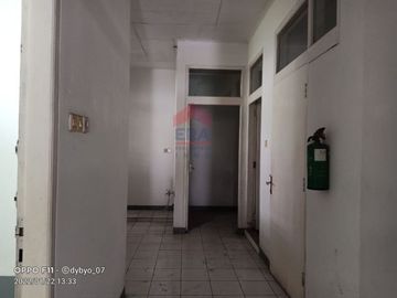 Rumah besar lokasi terbaik dan strategis di Surya Setra