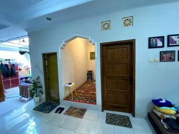 Dijual Rumah 2 Lantai Semi Furnished Super Strategis Segitiga Emas Yogyakarta