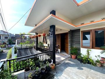Dijual Rumah 2 Lantai Semi Furnished Super Strategis Segitiga Emas Yogyakarta