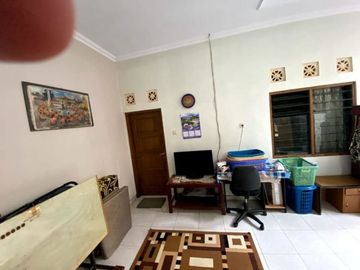 Dijual Rumah 2 Lantai Semi Furnished Super Strategis Segitiga Emas Yogyakarta