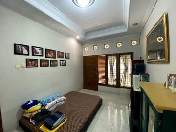 Dijual Rumah 2 Lantai Semi Furnished Super Strategis Segitiga Emas Yogyakarta