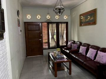 Dijual Rumah 2 Lantai Semi Furnished Super Strategis Segitiga Emas Yogyakarta