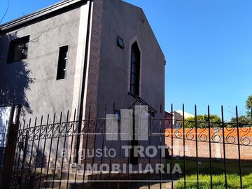 Casa de 3 ambientes en venta en  Berazategui