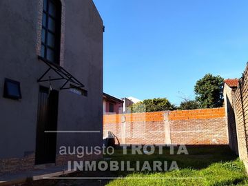 Casa de 3 ambientes en venta en  Berazategui