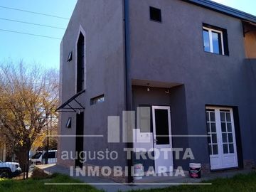 Casa de 3 ambientes en venta en  Berazategui