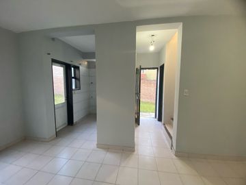 Casa de 3 ambientes en venta en  Berazategui