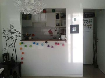 Departamento de 3 ambientes con balcón aterrazado.