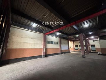 Gudang Strategis Dekat Tol Bintara Bekasi Akses Kontainer SHM