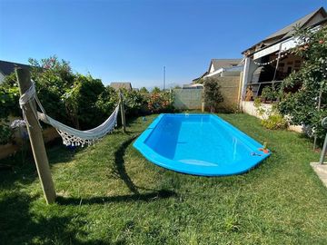 Casa en venta de 4 dorm./Piscina/Quincho en Condominio