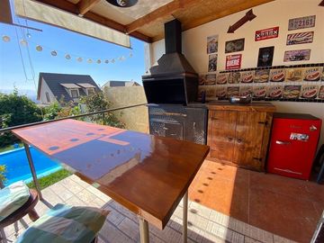 Casa en venta de 4 dorm./Piscina/Quincho en Condominio