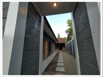 Cluster Nuansa Heritage Berdesain Limasan Jawa Di Timur Prambanan