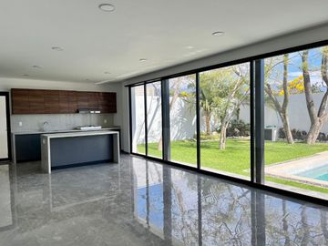 Estrene a una cuadra de la Avenida San Diego