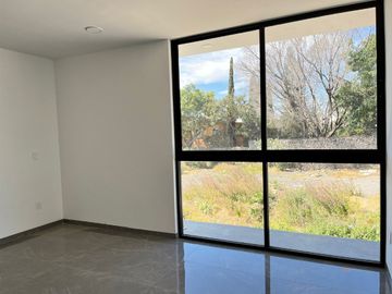 Estrene a una cuadra de la Avenida San Diego