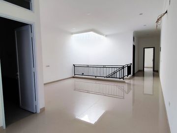 Rumah Tinggal Bangunan Baru Lokasi Strategis Di Pulomas S8116
