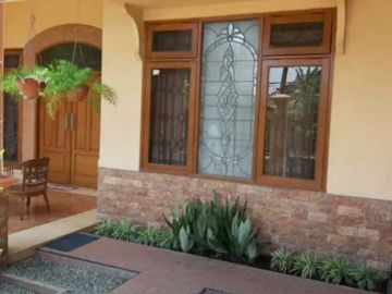 Rumah Dekat Mesjid Al Akbar Gayungan Surabaya