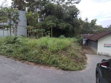 Tanah strategis Selatannya kampus UII jl Kaliurang