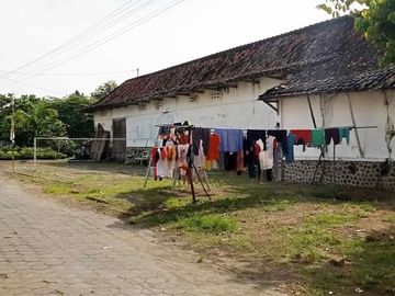 Tanah luas ada bangunan tua dekat Dowa Bag Godean