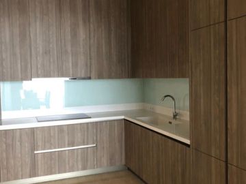 APARTEMEN PAKUBUWONO SPRING 2BR, 148 SQM BEST VIEW, FULL FURNISH (DISEWA)