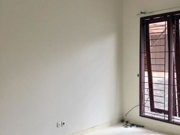 HOT SALE, Rumah Siap Huni di Emerald Bintaro Sektor 9 - 1399