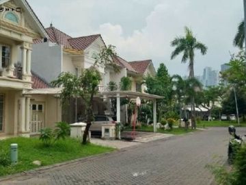 Rumah Pakuwon Indah Villa Bukit Regency Carport 1 Mobil