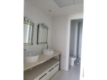 VENTA  APARTAMENTO AMOBLADO AVENIDA BALBOA VISTA AL MAR