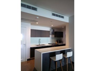 VENTA  APARTAMENTO AMOBLADO AVENIDA BALBOA VISTA AL MAR