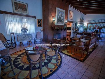 CASA EN VENTA EN TEQUISQUIAPAN CENTRO GALL