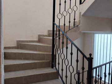VENTA Casa Nueva, 3 o 4 recamaras, 2 estacionamientos, cisterna, 3 niveles.