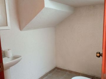 VENTA Casa Nueva, 3 o 4 recamaras, 2 estacionamientos, cisterna, 3 niveles.