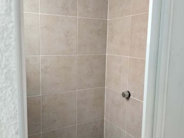 VENTA Casa Nueva, 3 o 4 recamaras, 2 estacionamientos, cisterna, 3 niveles.