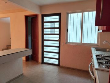 VENTA Casa Nueva, 3 o 4 recamaras, 2 estacionamientos, cisterna, 3 niveles.