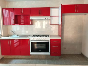 VENTA Casa Nueva, 3 o 4 recamaras, 2 estacionamientos, cisterna, 3 niveles.