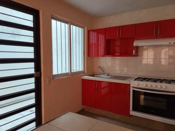 VENTA Casa Nueva, 3 o 4 recamaras, 2 estacionamientos, cisterna, 3 niveles.