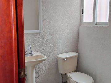 VENTA Casa Nueva, 3 o 4 recamaras, 2 estacionamientos, cisterna, 3 niveles.