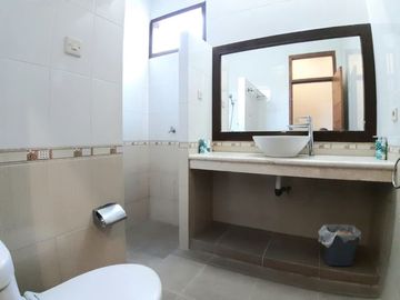 Rumah mewah full furnish dengan kolam renang pribadi di jln Damai