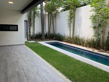 Casa en Privada en Jardines de Delicias, Cuernavaca, Morelos CAEN-976-Cp*