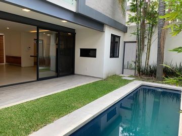 Casa en Privada en Jardines de Delicias, Cuernavaca, Morelos CAEN-976-Cp*