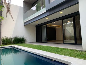 Casa en Privada en Jardines de Delicias, Cuernavaca, Morelos CAEN-976-Cp*