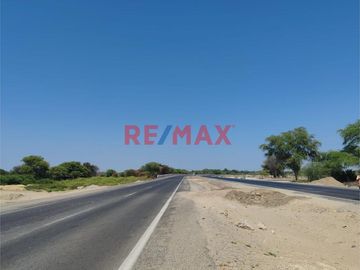 Se pone a la venta un amplio terreno de 2.3677 hectáreas con753,80 ml , ubicado Sector La Legua del distrito Catacaos ,a pocos metros de l carretera p