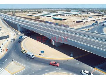 Se pone a la venta un amplio terreno de 2.3677 hectáreas con753,80 ml , ubicado Sector La Legua del distrito Catacaos ,a pocos metros de l carretera p