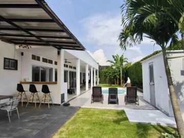 EN VENTA CASA LUXURY MODERNA, DE UN PISO CONDOMINIO VALLE VERDE JAMUNDI