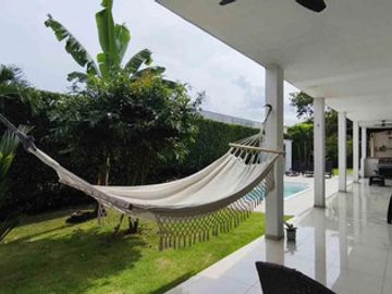 EN VENTA CASA LUXURY MODERNA, DE UN PISO CONDOMINIO VALLE VERDE JAMUNDI