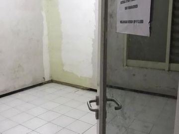 Dijual Rumah SHM Lokasi di Jl. Rungkut Asri Utara, Surabaya