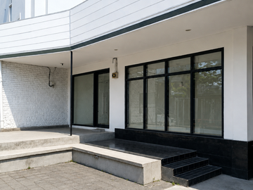 Dijual Rumah Komersial di Surabaya Pusat, dekat Raya Gubeng dan Raya Ngagel cocok untuk Kafe, Resto, Guesthouse