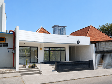 Dijual Rumah Komersial di Surabaya Pusat, dekat Raya Gubeng dan Raya Ngagel cocok untuk Kafe, Resto, Guesthouse